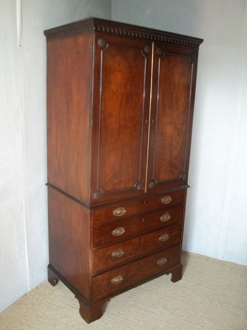 18th Century Georgian Small Channel Islands Mahogany Clothes Linen Press Cupboard Wardrobe. C1770.