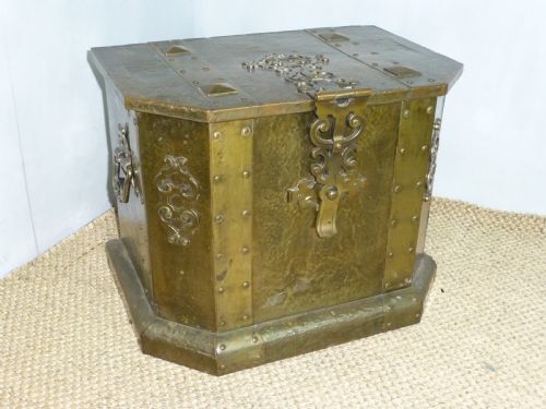 Fabulous Large Antique Brass Arts and Crafts Coal Purdonium Bucket Bin Box Scuttle  C.1890.