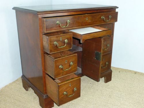 18th century georgian 30 small kneehole pedestal mahogany writing table desk c 1760 - CATEGORY: ANTIQUE DESKS - DATED 18TH CENTURY