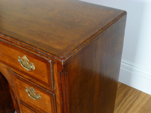 FABULOUS QUALITY GEORGIAN CHIPPENDALE PERIOD OAK AND WALNUT SMALL KNEEHOLE PEDESTAL WRITING DESK - ADDITIONAL PHOTO 3