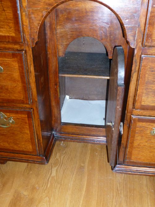 FABULOUS QUALITY GEORGIAN CHIPPENDALE PERIOD OAK AND WALNUT SMALL KNEEHOLE PEDESTAL WRITING DESK - ADDITIONAL PHOTO 8