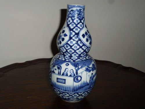 CHINESE BLUE AND WHITE DOUBLE GOURD VASE - ADDITIONAL PHOTO 1