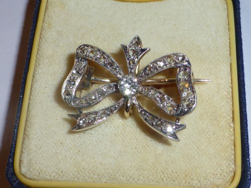19TH CENTURY CERTIFIED 2CT DIAMOND AND GOLD PENDANT BOW BROOCH - ADDITIONAL PHOTO 12