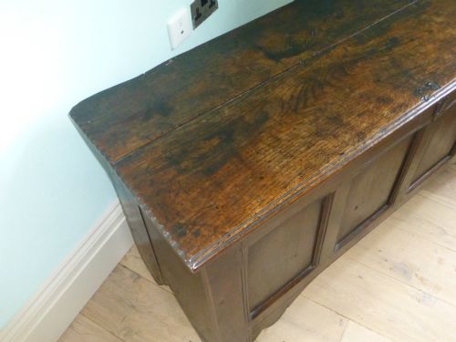 17TH CENTURY WELSH OAK COFFER C1665 - ADDITIONAL PHOTO 2