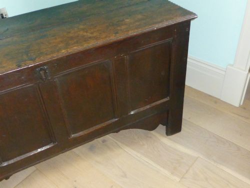 17TH CENTURY WELSH OAK COFFER C1665 - ADDITIONAL PHOTO 3