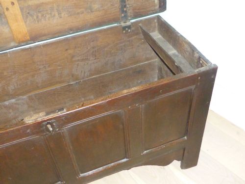 17TH CENTURY WELSH OAK COFFER C1665 - ADDITIONAL PHOTO 4