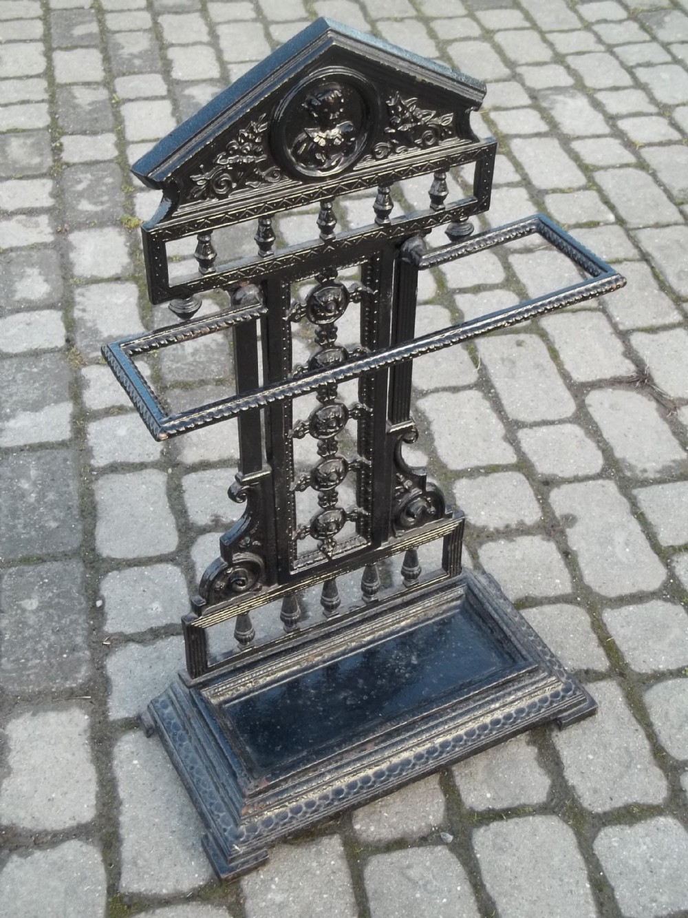 Antique Victorian 19th century cast iron umbrella stick stand
