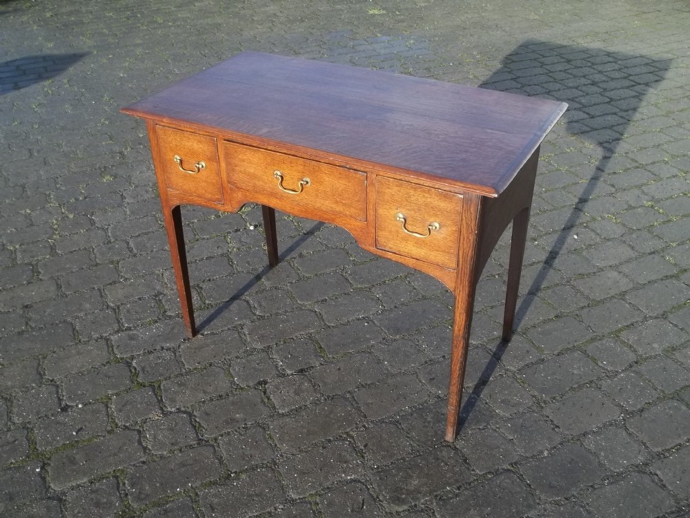 Antique oak three drawer Georgian 18th century lowboy hall side lamp dressing table