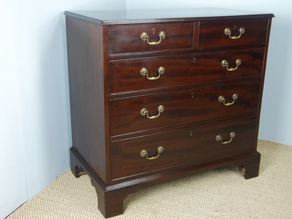 Antique mahogany small Georgian 18th century George III and oak lined chest of drawers. C.1770.