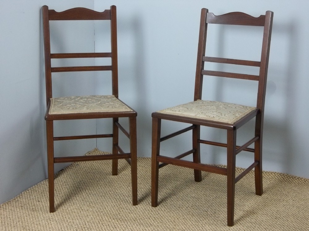 Antique pair of Edwardian mahogany inlaid upholstered side occasional hall salon bedroom side chairs. C.1900.