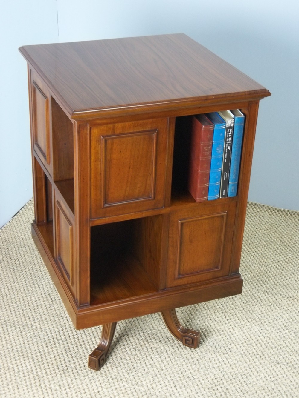 Antique  three quarter size figured walnut 19th century revolving set of bookshelves rotating as an open bookcase, attributed to Gillows. C.1860. 