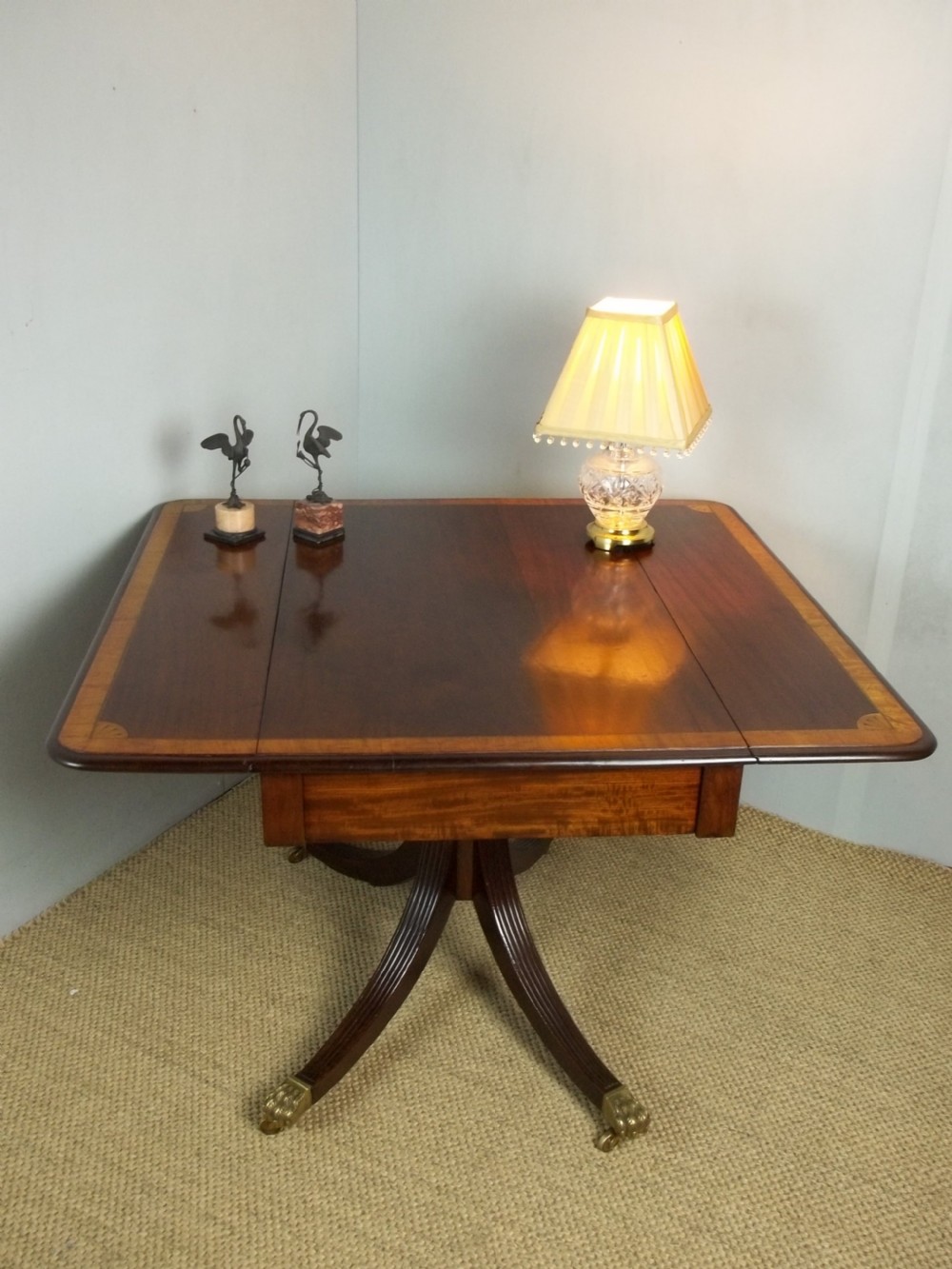 Antique Regency Georgian mahogany and satinwood inlaid Pembroke sofa hall dining lamp side centre table. C.1810. View II
