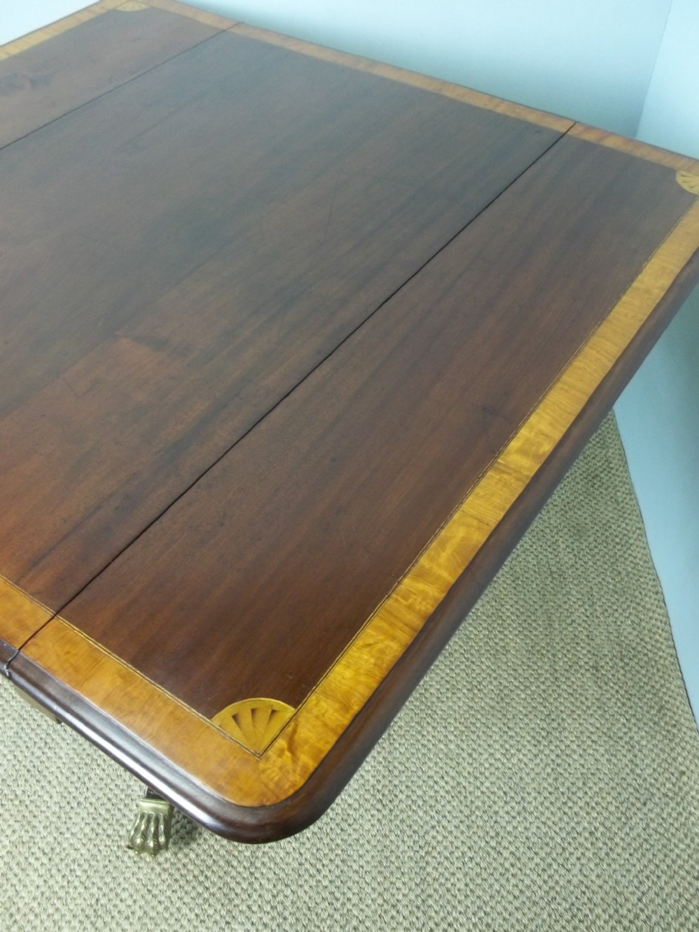 Antique Regency Georgian mahogany and satinwood inlaid Pembroke sofa hall dining lamp side centre table. C.1810. View V
