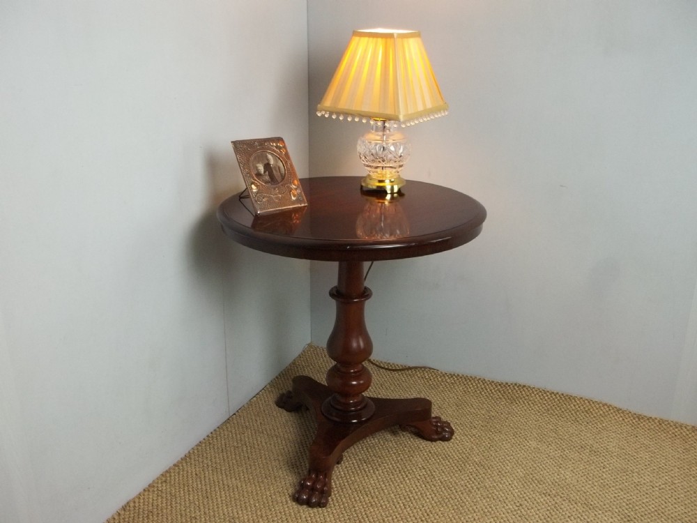 Antique Regency William IV small mahogany centre tripod pedestal dining circular round hall lamp occasional side table. C.1830.