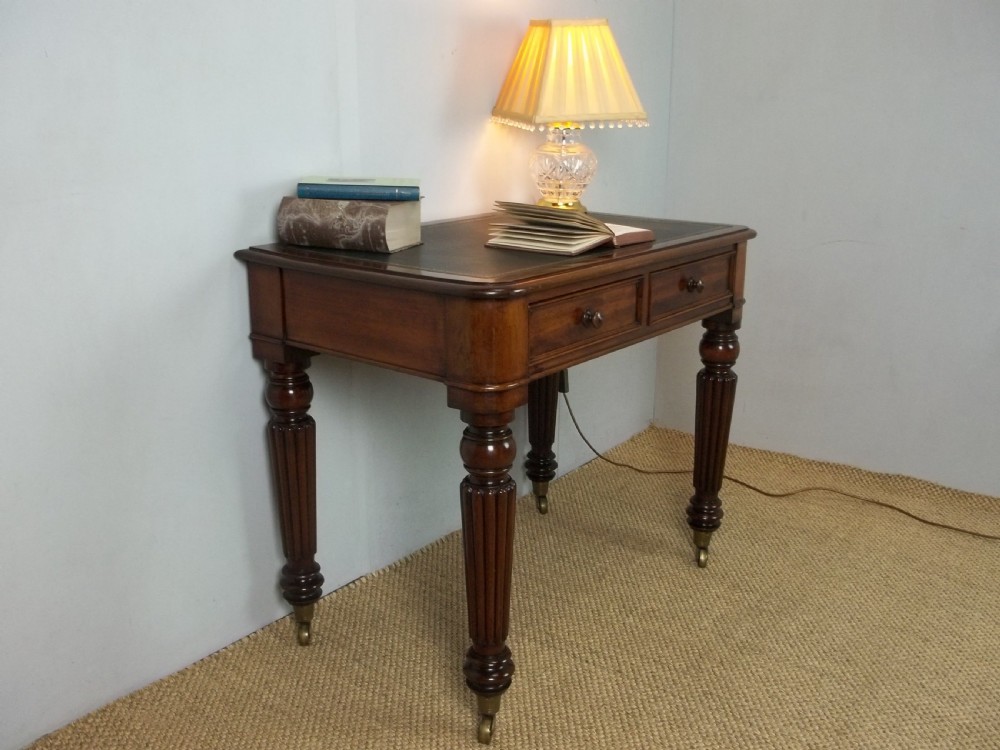 Antique small Regency Gillows mahogany leather topped writing hall side ladies lamp table desk bureau plat. C.1830 View II