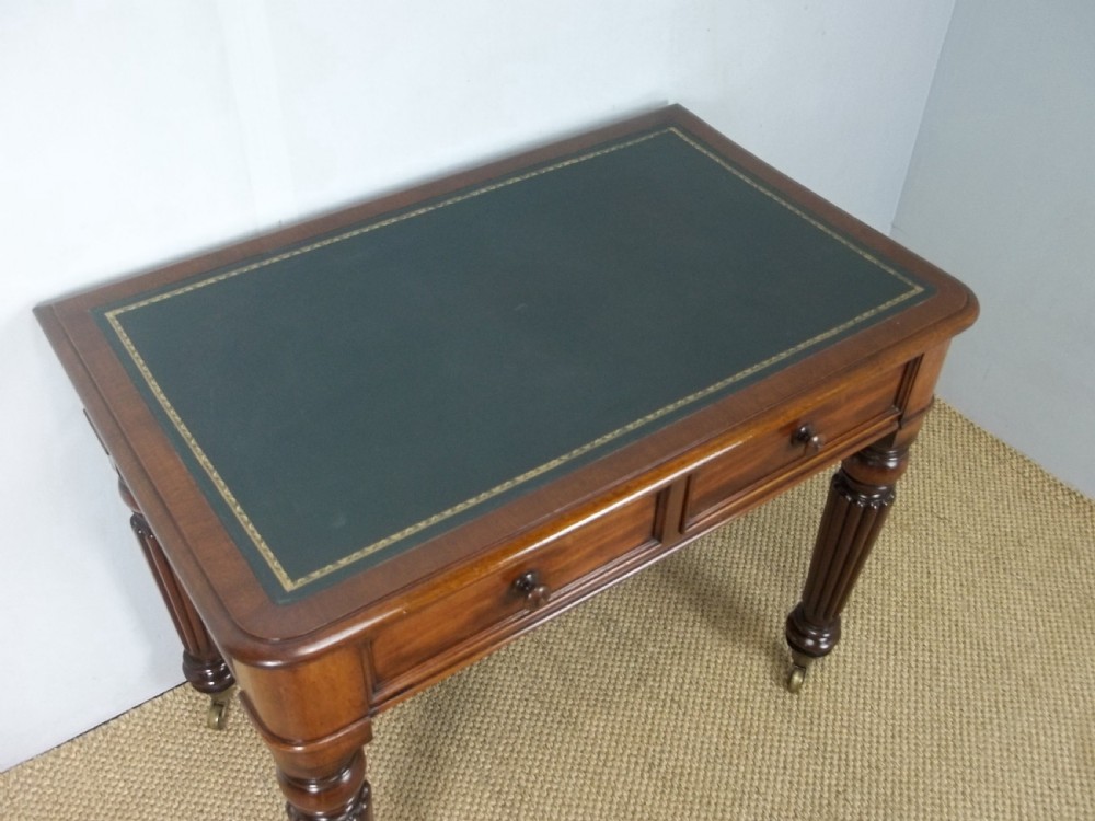 Antique small Regency Gillows mahogany leather topped writing hall side ladies lamp table desk bureau plat. C.1830 View III