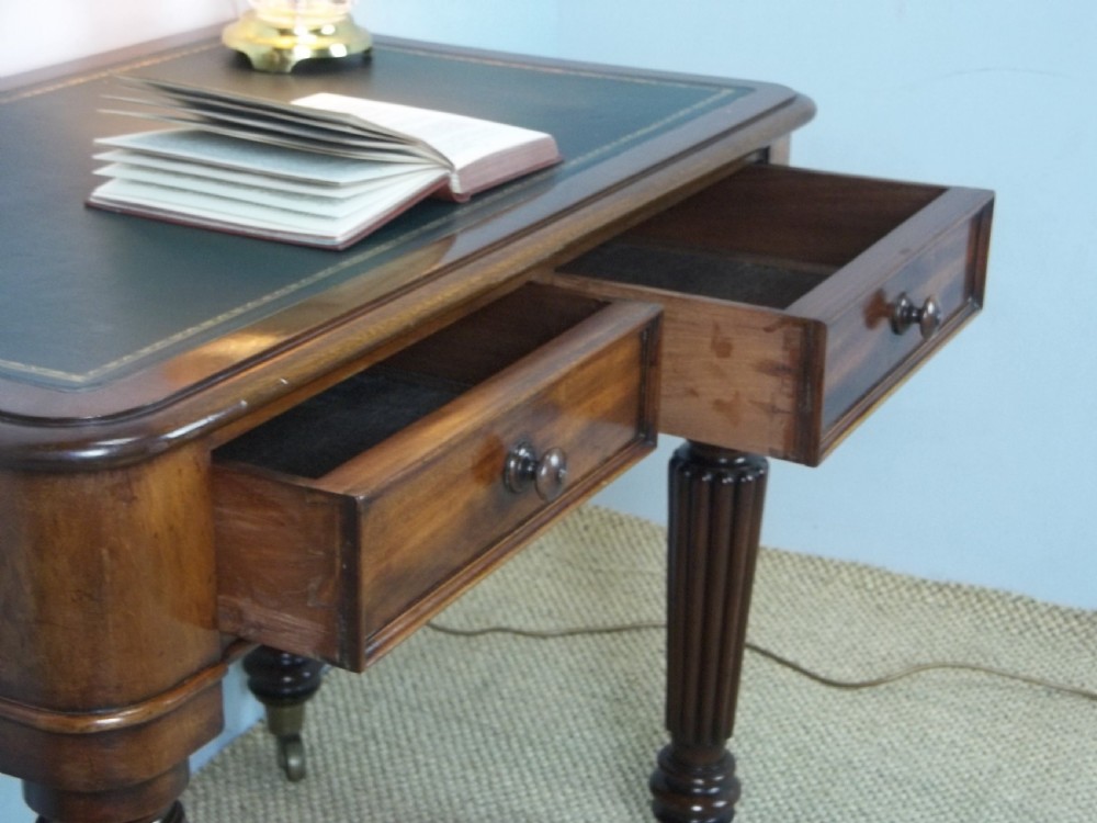 Antique small Regency Gillows mahogany leather topped writing hall side ladies lamp table desk bureau plat. C.1830 View IV
