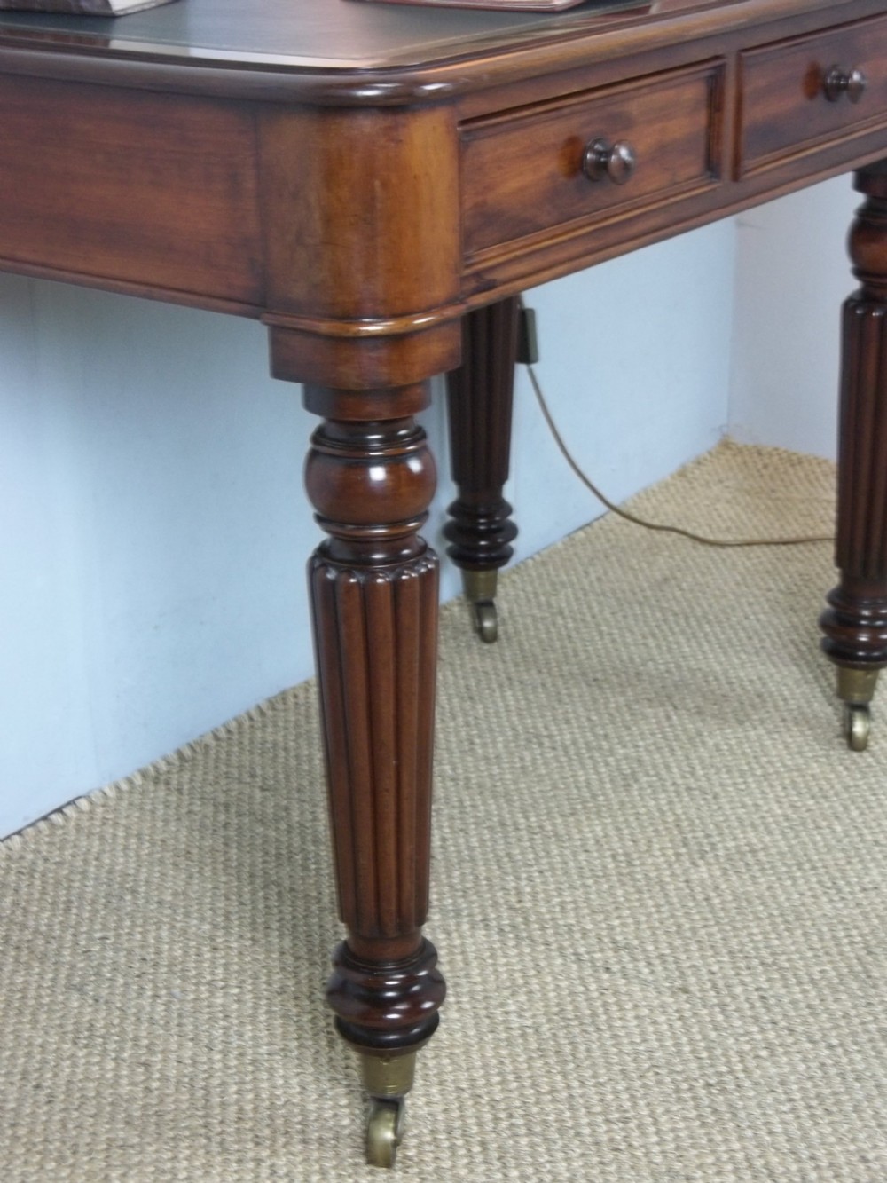 Antique small Regency Gillows mahogany leather topped writing hall side ladies lamp table desk bureau plat. C.1830 View V