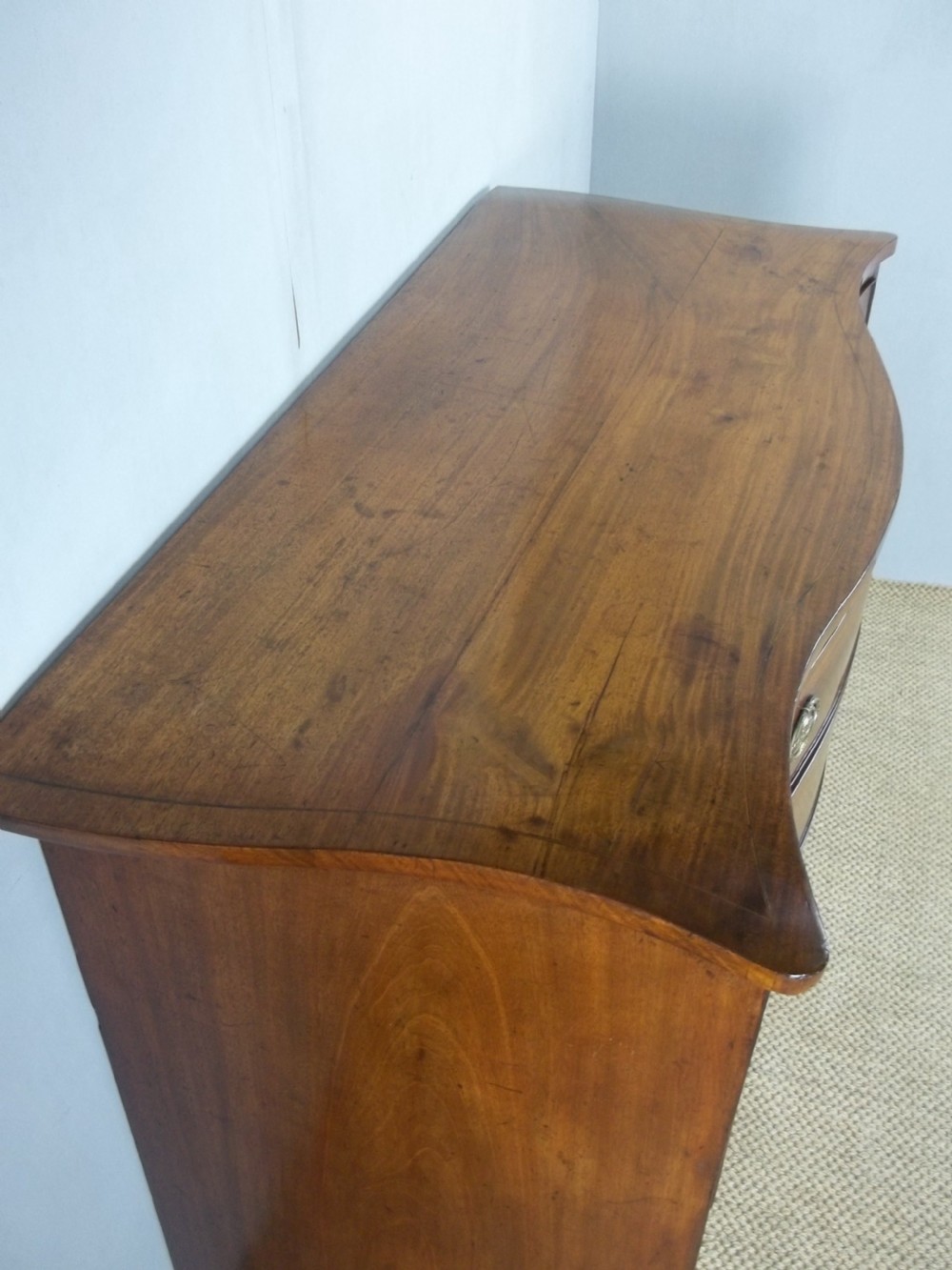 Antique 18th century George III Georgian mahogany inlaid serpentine shaped Hepplewhite  chest of drawers commode. C.1790  View III