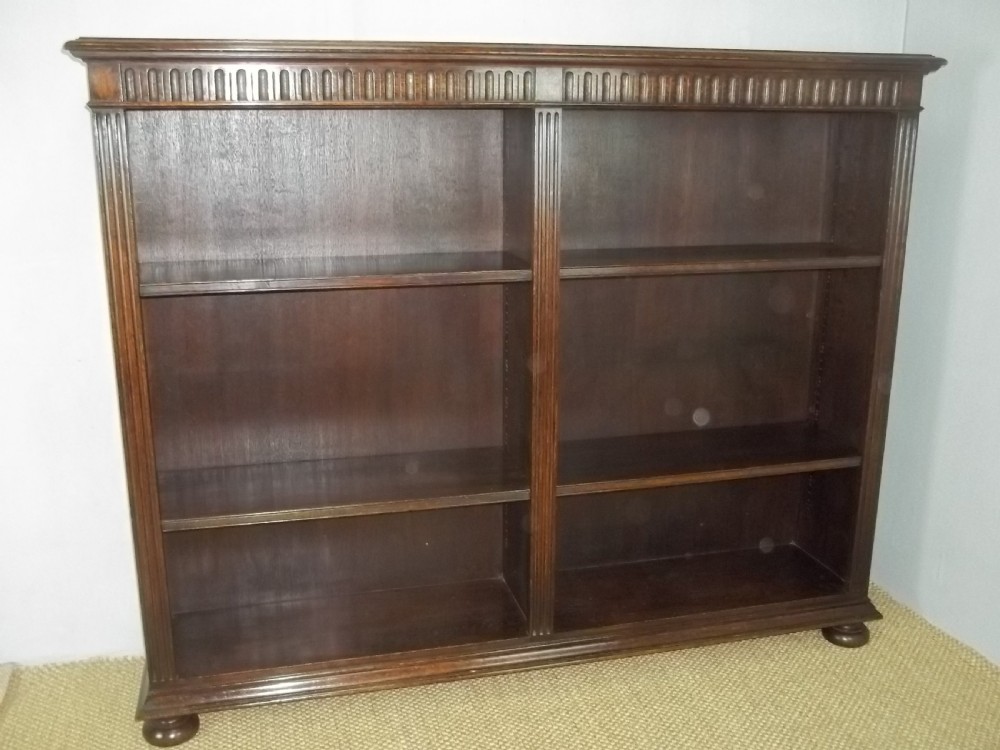 Solid oak bookshelf stamped Waring and Gillows late 19th/early 20th open set of adjustable bookshelves bookcase.C.1900