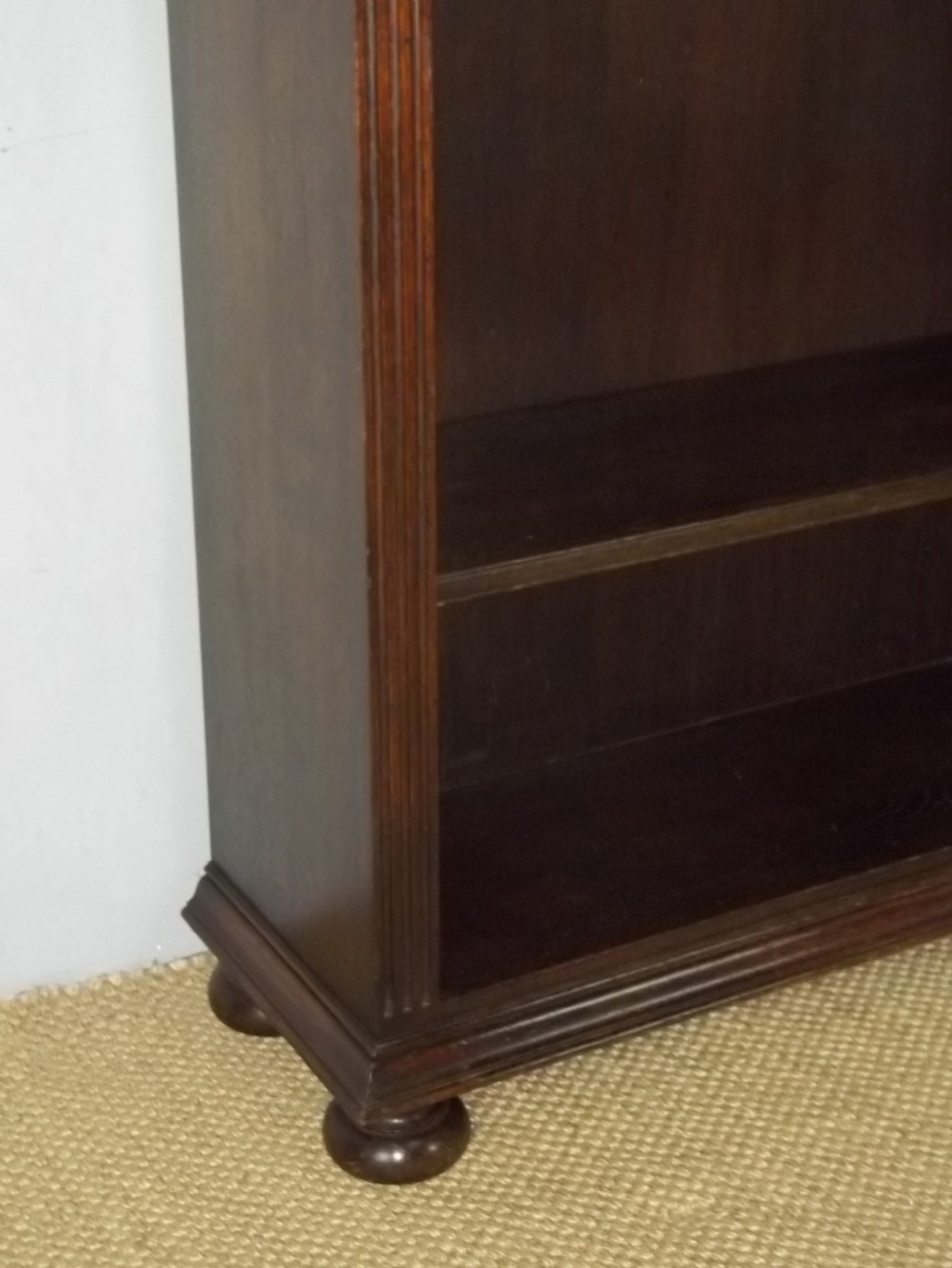 Solid oak bookshelf stamped Waring and Gillows late 19th/early 20th open set of adjustable bookshelves bookcase.C.1900 View IV