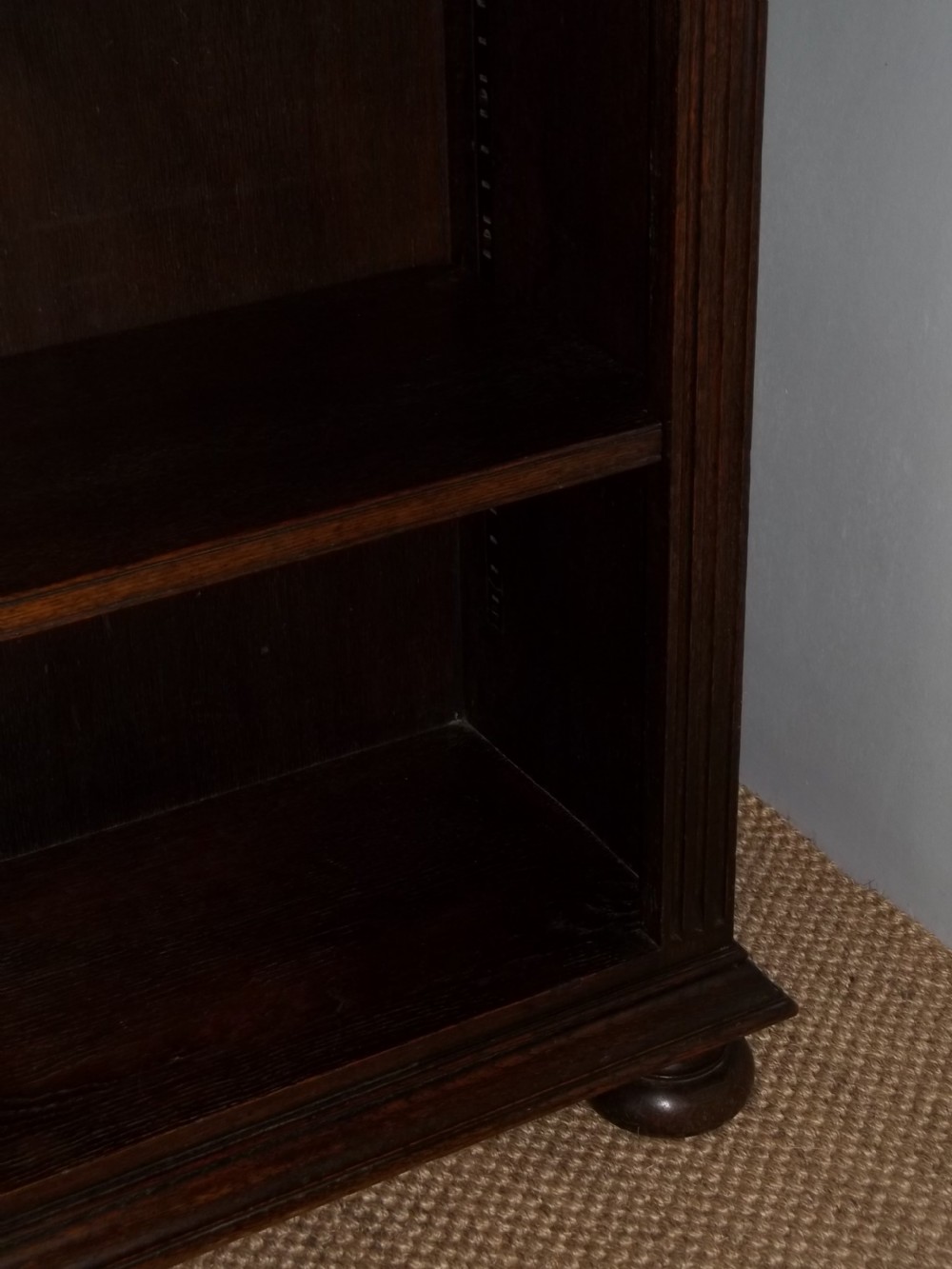 Solid oak bookshelf stamped Waring and Gillows late 19th/early 20th open set of adjustable bookshelves bookcase.C.1900 View V