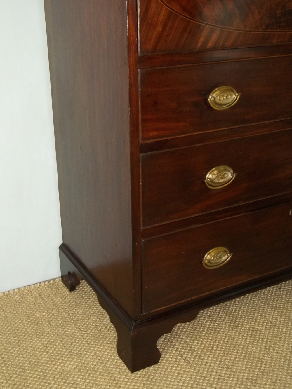 A delightful small antique Sheraton period Regency mahogany inlaid oak lined secretaire chest of drawers writing table desk bureau. View VI