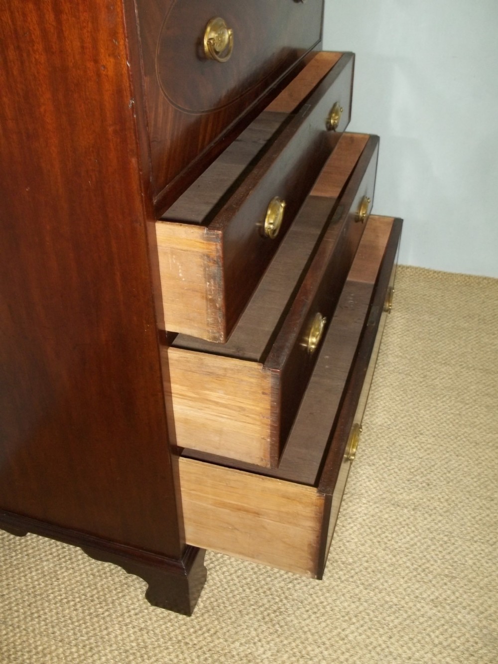 A delightful small antique Sheraton period Regency mahogany inlaid oak lined secretaire chest of drawers writing table desk bureau. View VIII