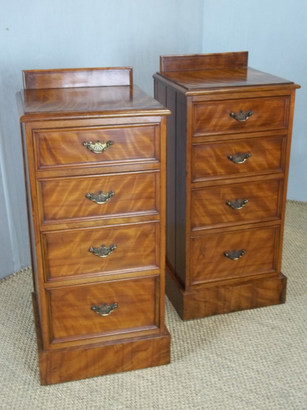 A pair of antique 19th century small satin birch wood satinwood bedside cabinet chest of drawers