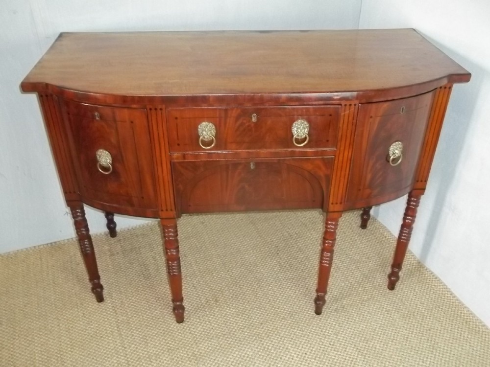 Superb quality Georgian small Regency mahogany bowfront inlaid sideboard serving table of bow break front in the manner of George Oakley. C1810.