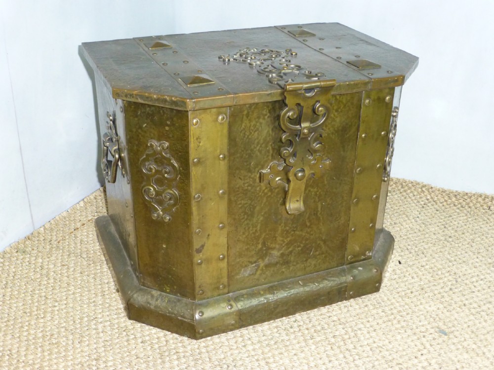  Fabulous large antique brass Arts and Crafts coal purdonium bucket bin box scuttle  C.1890.