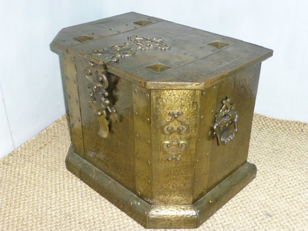  Fabulous large antique brass Arts and Crafts coal purdonium bucket bin box scuttle  C.1890. View II