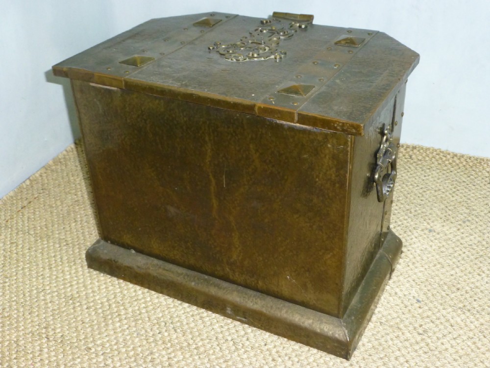  Fabulous large antique brass Arts and Crafts coal purdonium bucket bin box scuttle  C.1890. View IV
