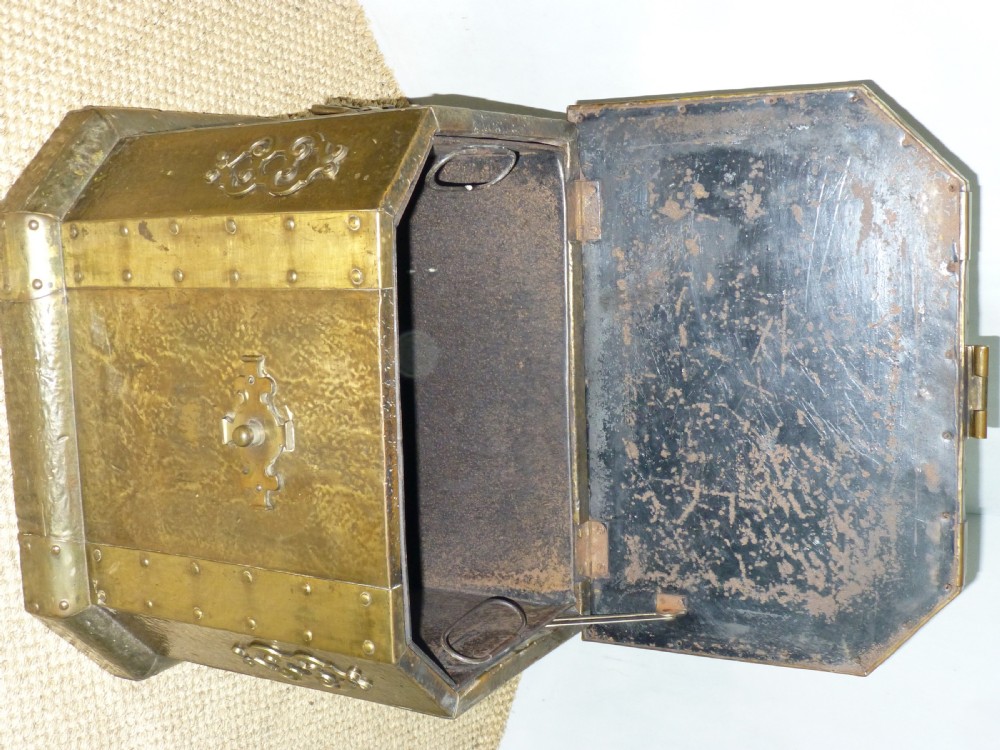  Fabulous large antique brass Arts and Crafts coal purdonium bucket bin box scuttle  C.1890. View V