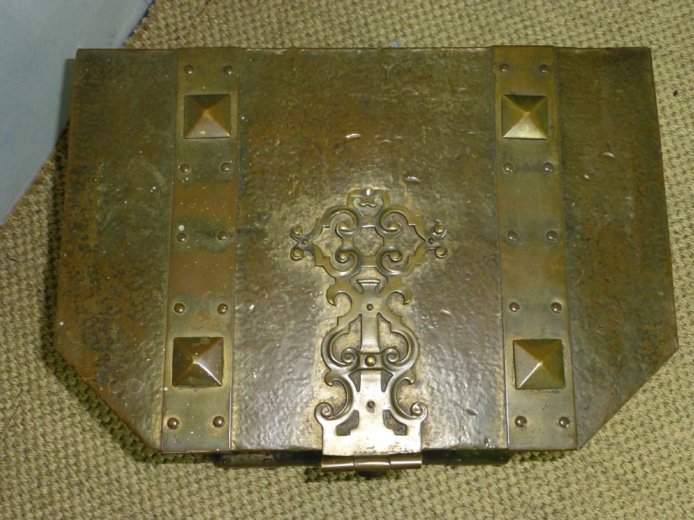  Fabulous large antique brass Arts and Crafts coal purdonium bucket bin box scuttle  C.1890. View VIII