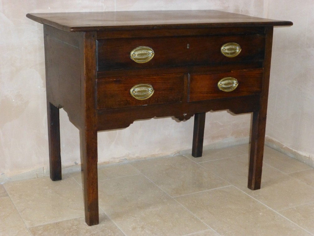 18th century Welsh oak George III lowboy dressing hall lamp side table