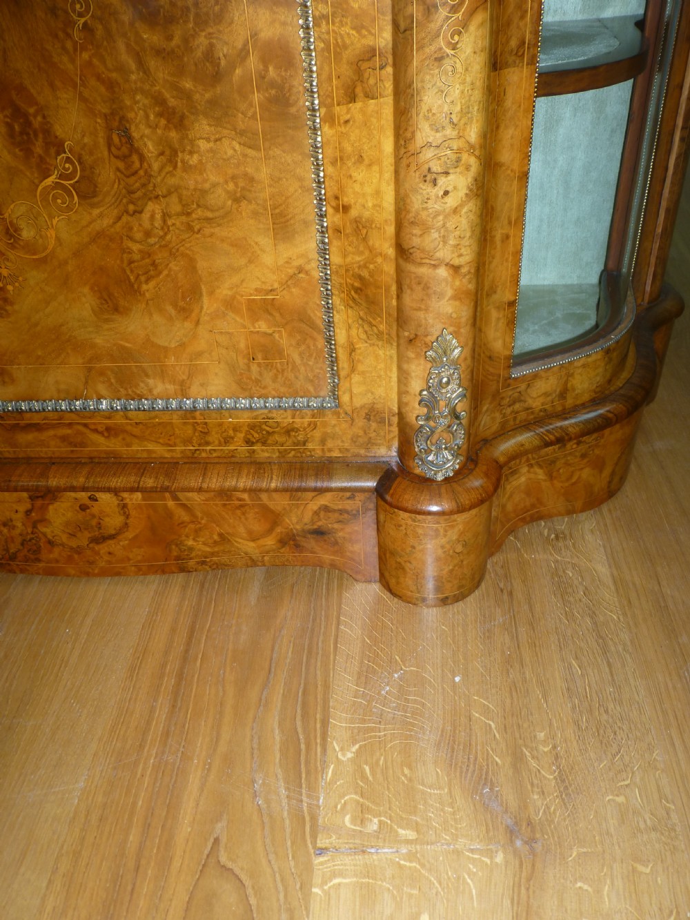 Antique superior small serpentine shaped burr walnut inlaid walnut side cabinet credenza sideboard chiffonier pier console table View VII