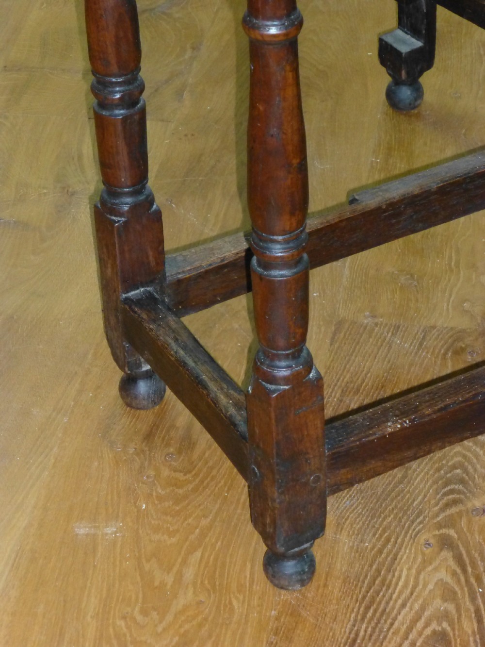 Oak 18th century gateleg dining table View II