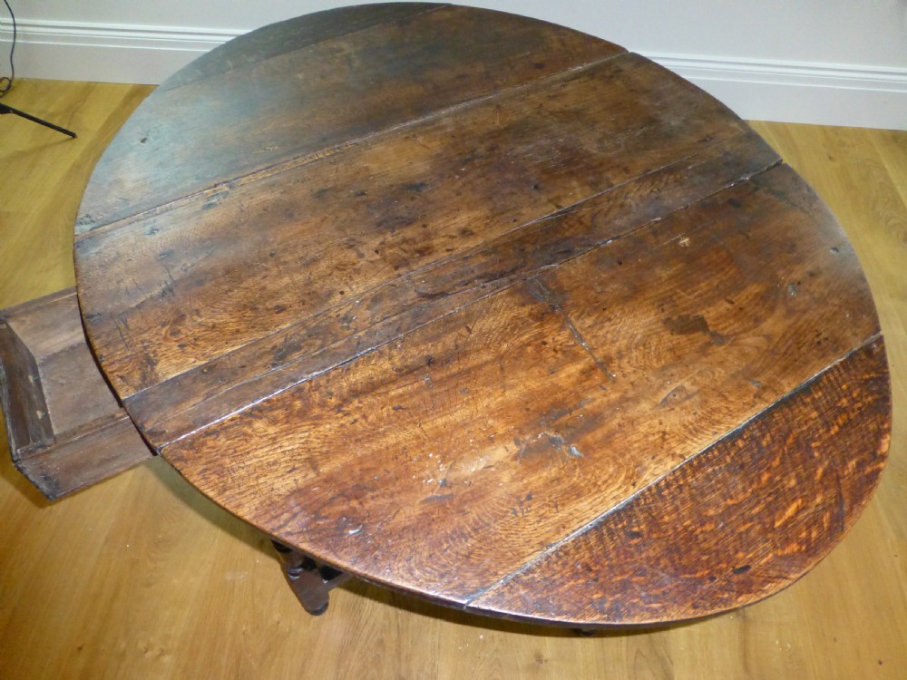 Oak 18th century gateleg dining table View IV