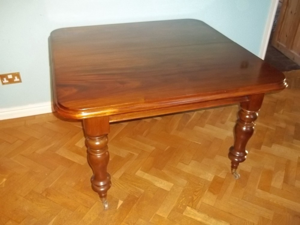 Lovely quality wind-out extending mahogany dining table with four leaves windout winding to seat 10 / 12  people View VI