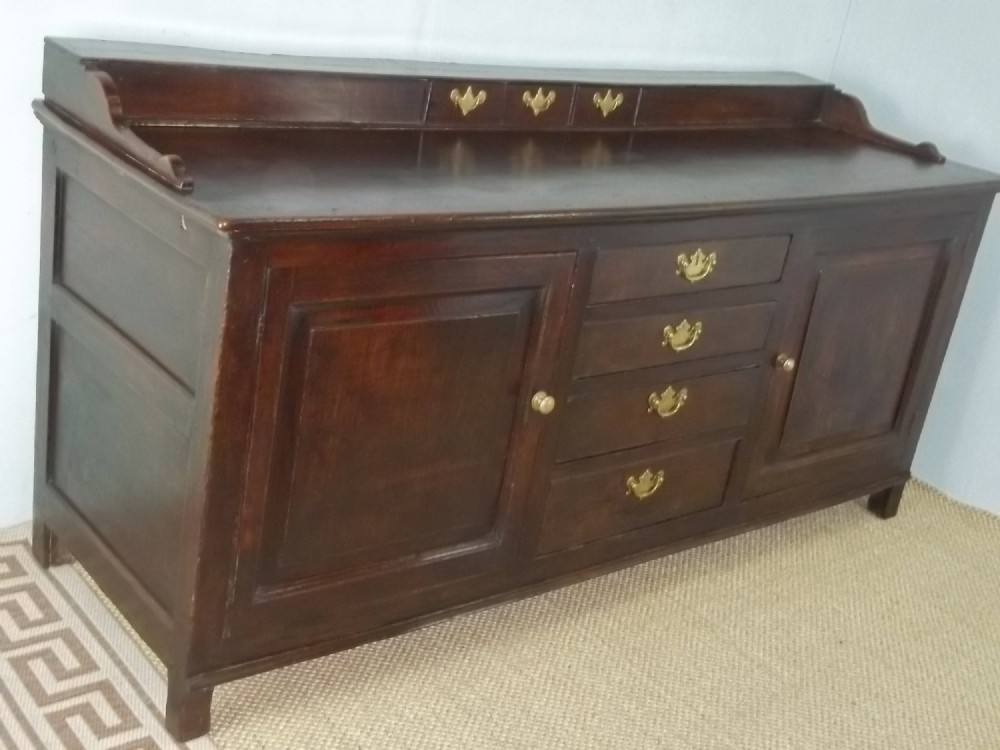 Rare model 18th century Welsh oak dresser base with spice drawers