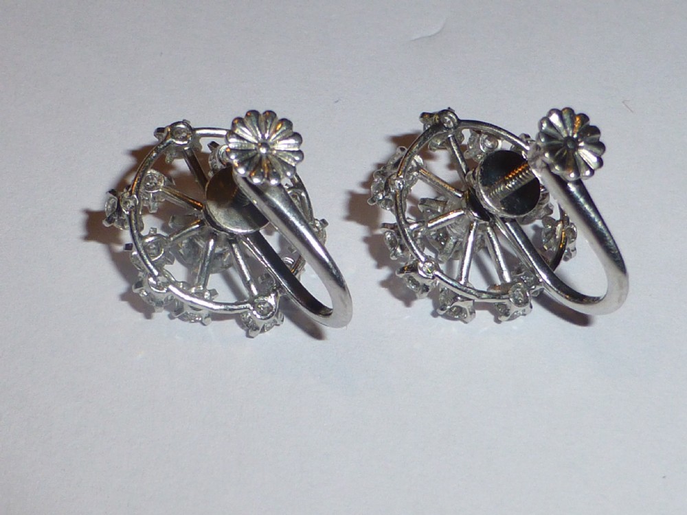 Stunning pair of certified 2.6 ct diamond and platinum Art deco earrings View III
