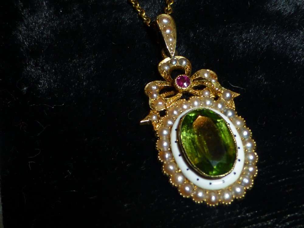 Early 20th century 3.5ct peridot ruby and seed pearl pendant View IV