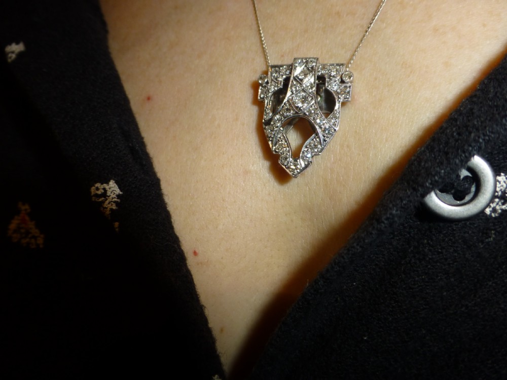 Stunning art deco and platinum clip brooch pendant necklace View III