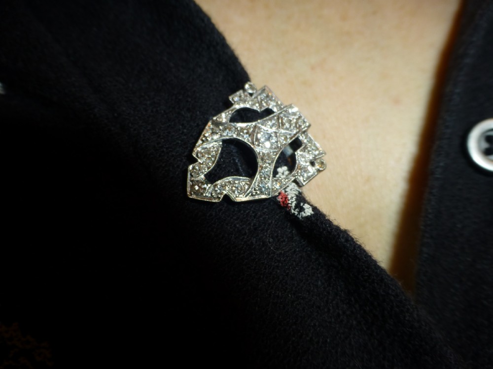 Stunning art deco and platinum clip brooch pendant necklace View V