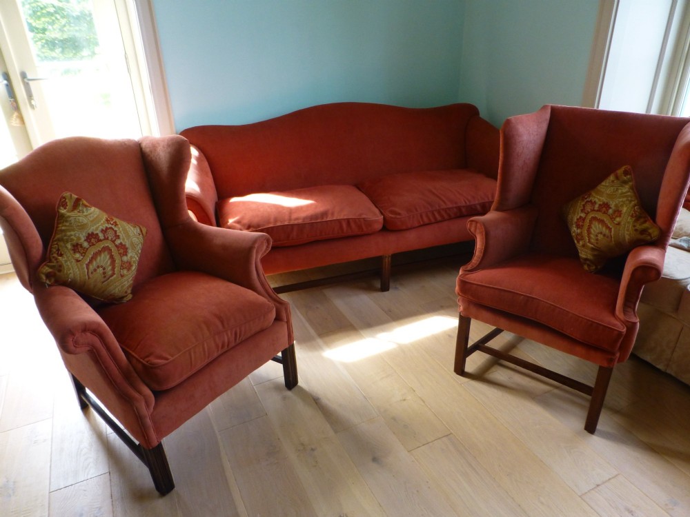Georgian serpentine camel back sofa suite