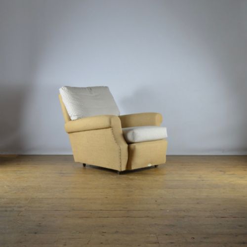 20th Century English Armchair - Full Reuphol. Inc.