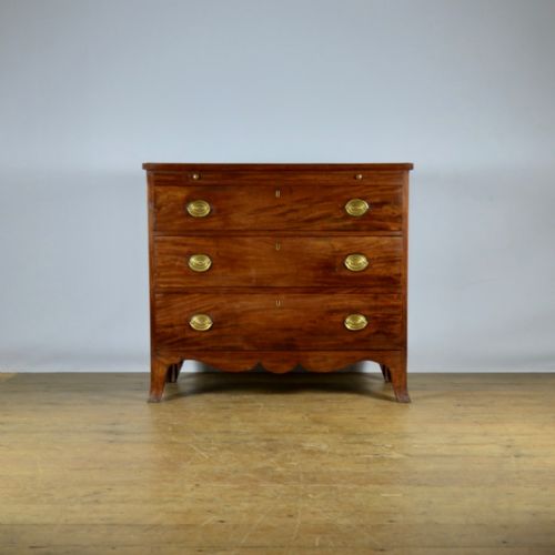 Pretty Mahogany Chest of Drawers