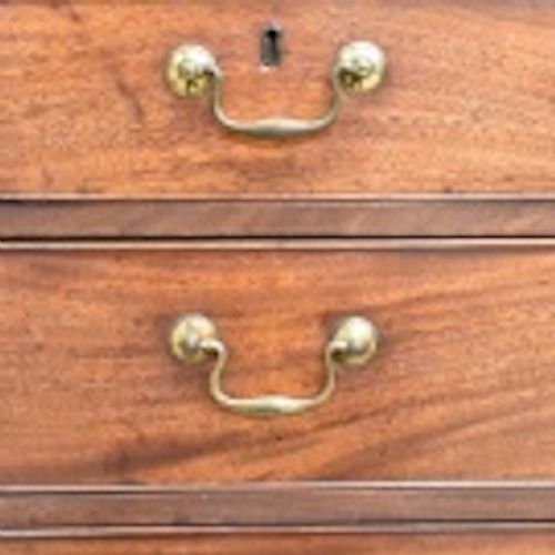 GEORGE III MAHOGANY CHEST OF DRAWERS - ADDITIONAL PHOTO 1
