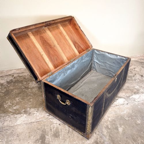 BLACK LEATHER REGENCY TRUNK - ADDITIONAL PHOTO 2
